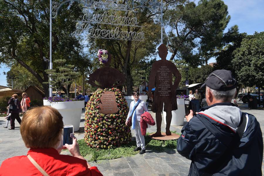 Los ventorrillos se encuentran en funcionamiento desde el mediodía de este Domingo de Resurrección. Las peñas huertanas aplican este año una subida de entre 10 y 50 céntimos en las bebidas y redondean el paparajote a 1 euro