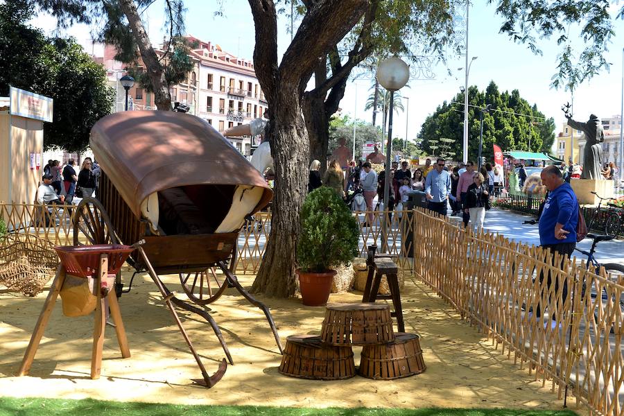 Los ventorrillos se encuentran en funcionamiento desde el mediodía de este Domingo de Resurrección. Las peñas huertanas aplican este año una subida de entre 10 y 50 céntimos en las bebidas y redondean el paparajote a 1 euro