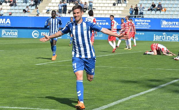 Dani Ojeda celebra el primer gol del encuentro.