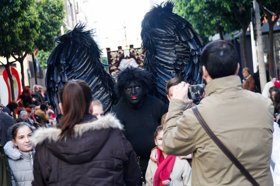 La Archicofradía del Resucitado saca once pasos a la calle en una jornada de fiesta que reúne a miles de murcianos y turistas