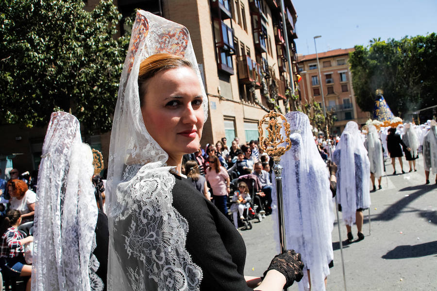 La Archicofradía del Resucitado saca once pasos a la calle en una jornada de fiesta que reúne a miles de murcianos y turistas