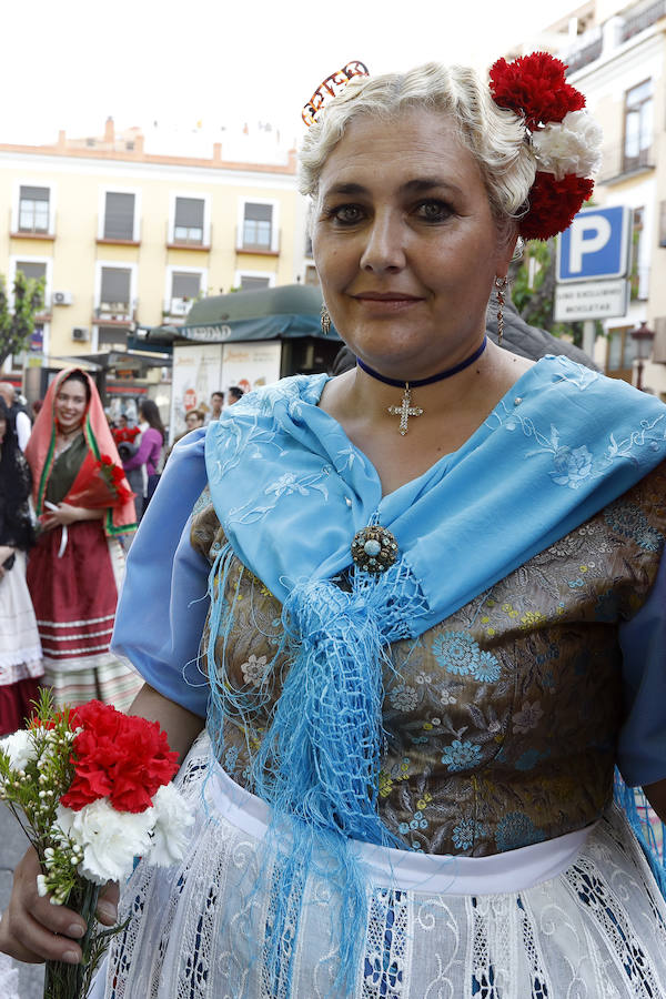 La plaza de Belluga acoge la tradicional ofrenda floral a la Patrona de Murcia.