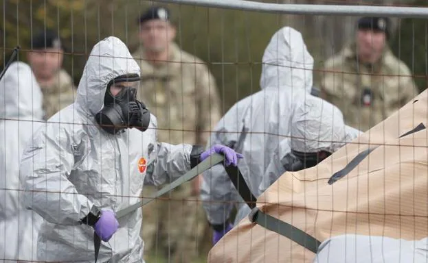 El laboratorio inglés no identificó el origen ruso del gas que envenenó a los Skripal