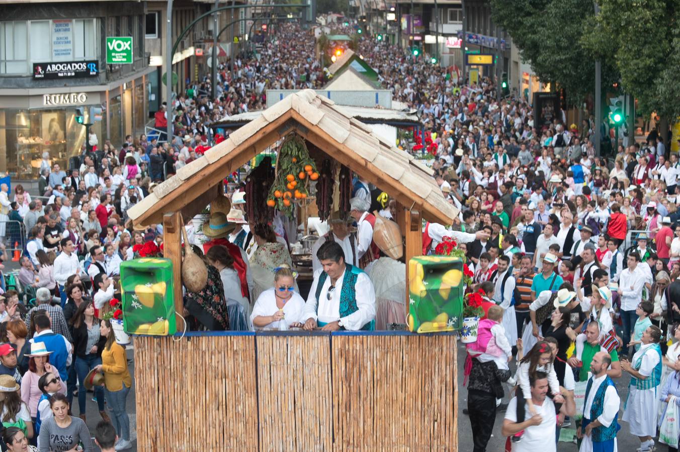 Las calles de Murcia se visten de costumbrismo en el desfile del Bando de La Huerta 2018