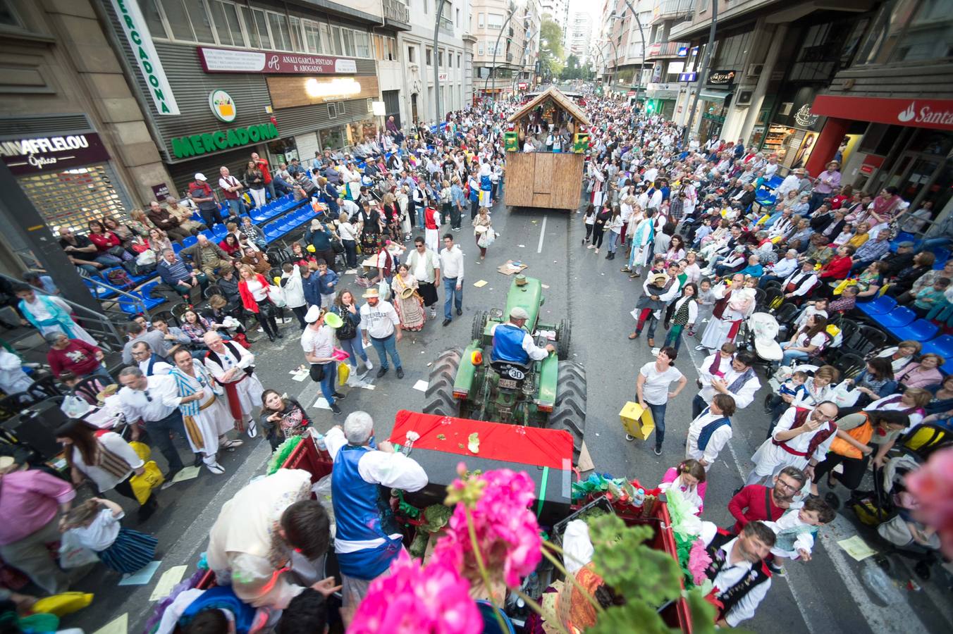 Las calles de Murcia se visten de costumbrismo en el desfile del Bando de La Huerta 2018