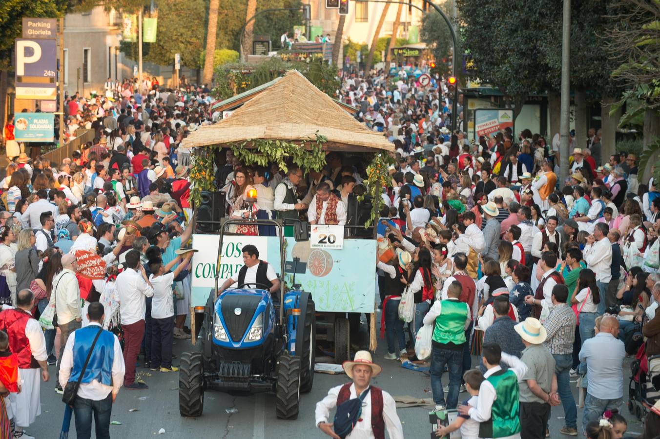 Las calles de Murcia se visten de costumbrismo en el desfile del Bando de La Huerta 2018