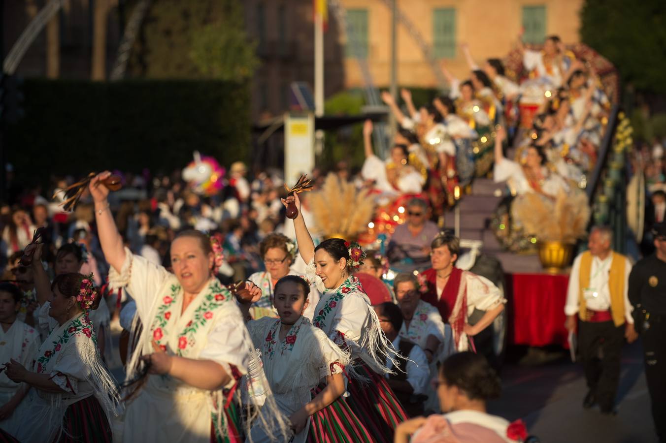 Las calles de Murcia se visten de costumbrismo en el desfile del Bando de La Huerta 2018