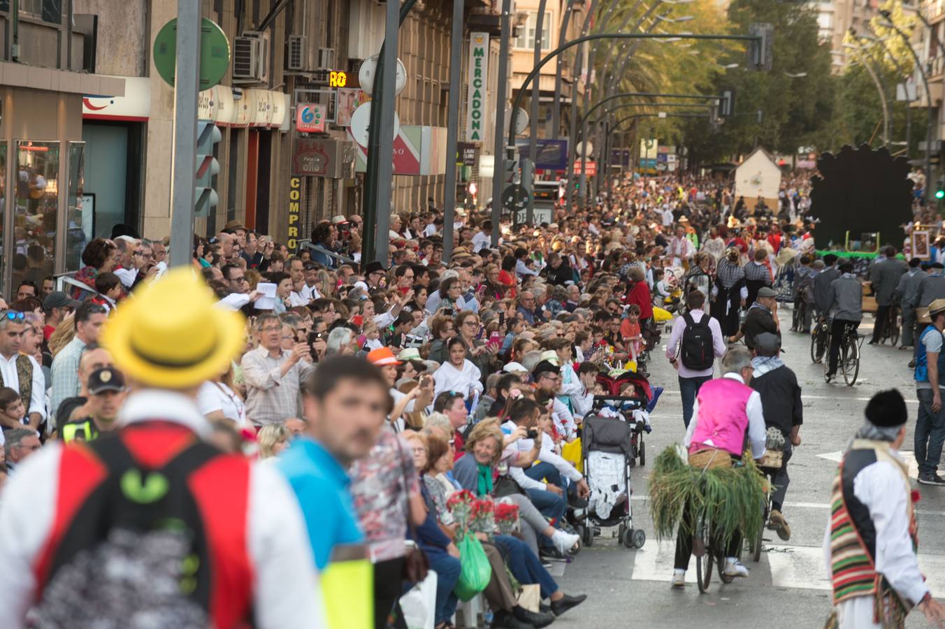 Las calles de Murcia se visten de costumbrismo en el desfile del Bando de La Huerta 2018