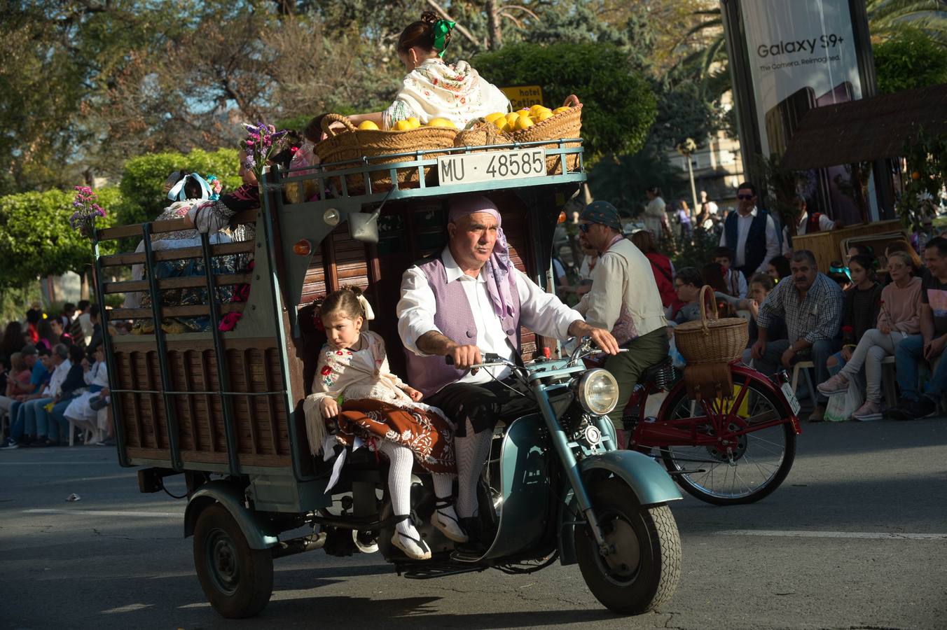 Las calles de Murcia se visten de costumbrismo en el desfile del Bando de La Huerta 2018