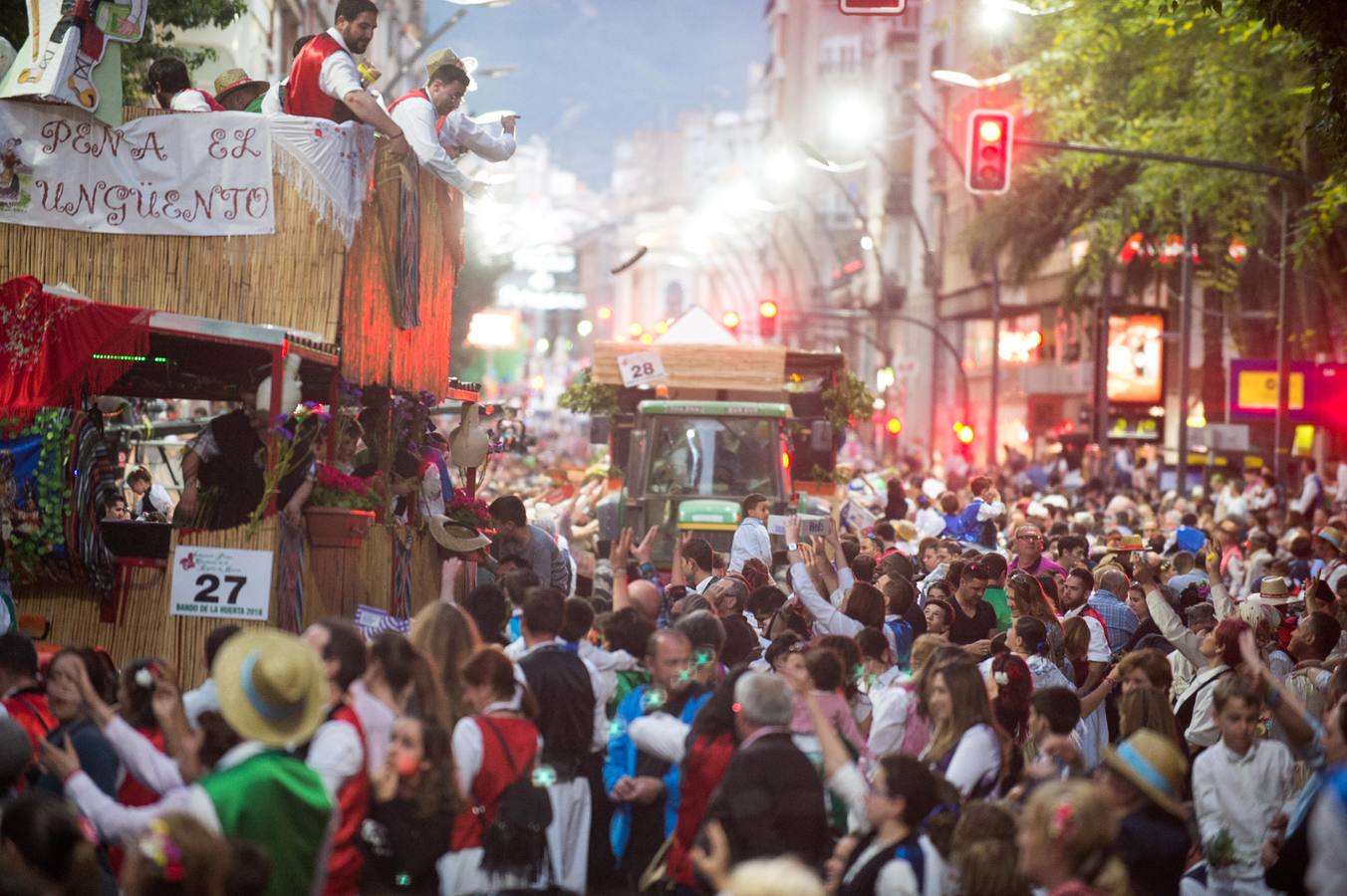 Las calles de Murcia se visten de costumbrismo en el desfile del Bando de La Huerta 2018