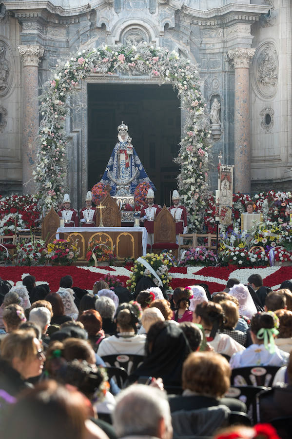 El obispo Lorca Planes invita a compartir «el pan y la alegría» 