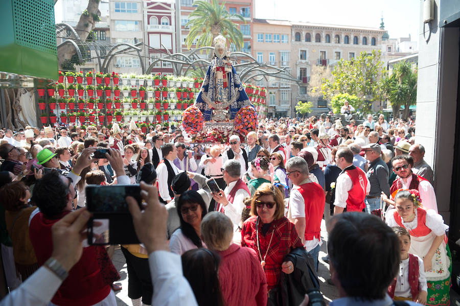 El obispo Lorca Planes invita a compartir «el pan y la alegría» 