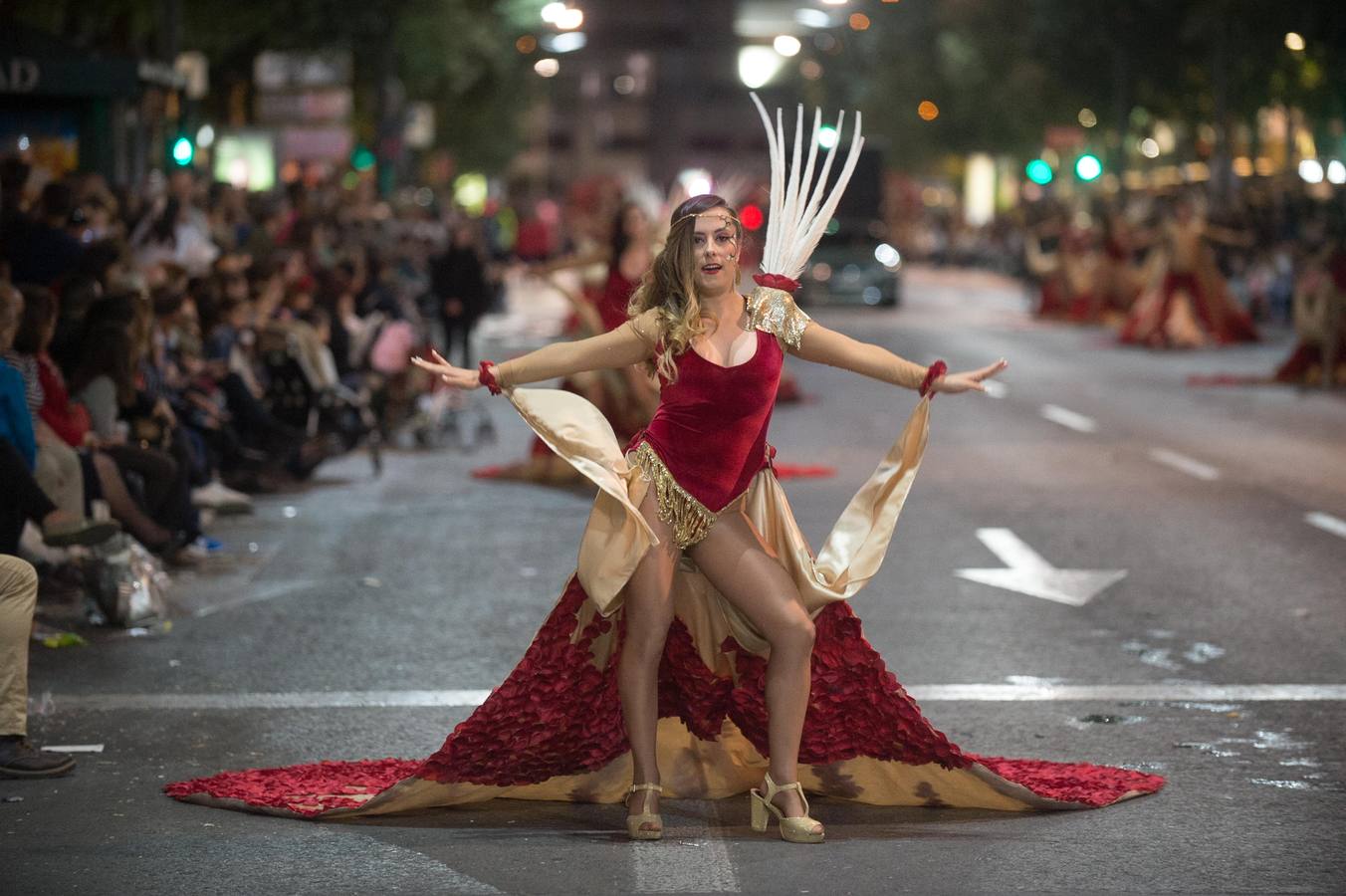 Espectáculos y grupos de animación amenizaron el desfile de la Llegada de la Sardina.