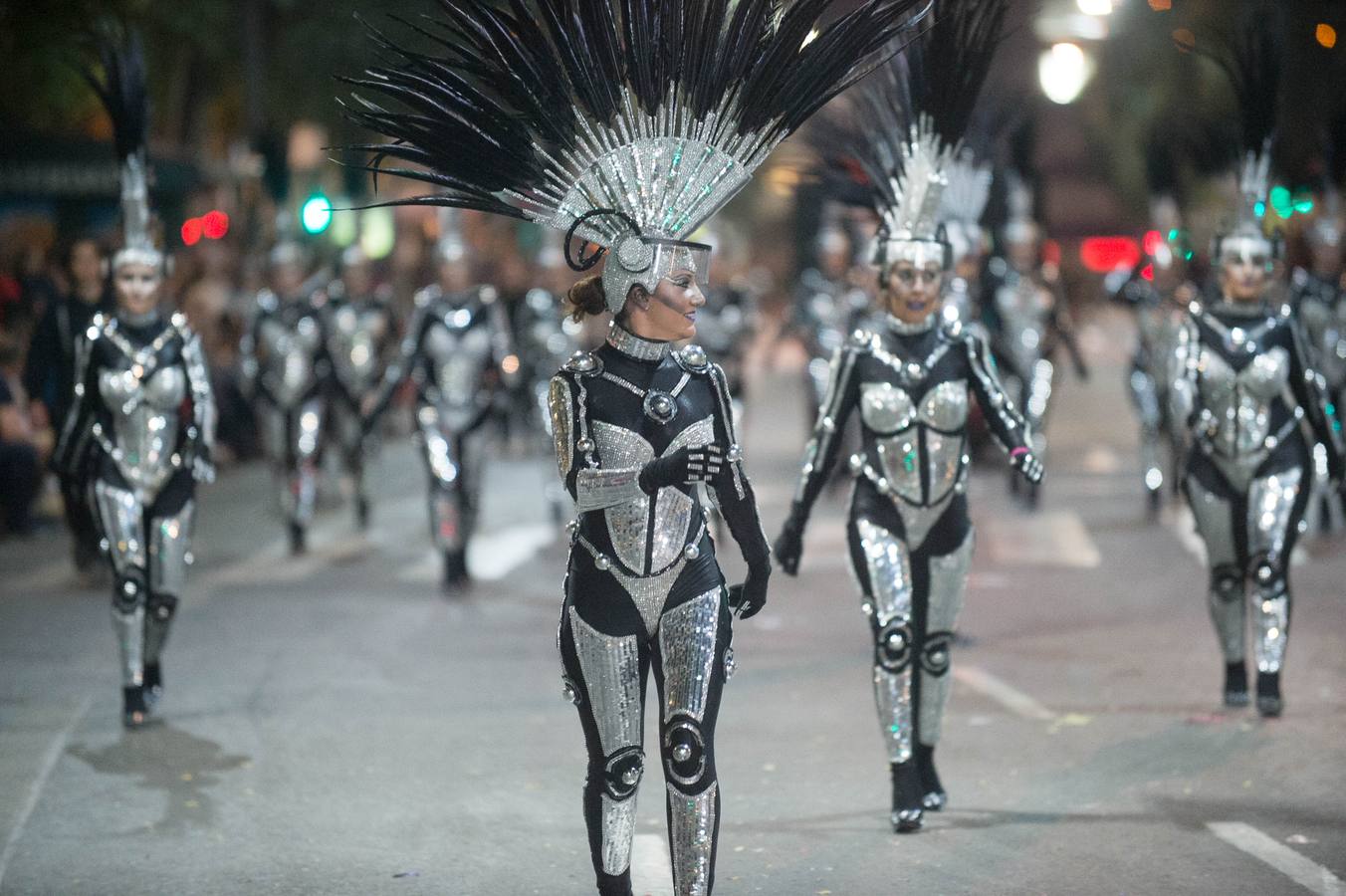 Espectáculos y grupos de animación amenizaron el desfile de la Llegada de la Sardina.