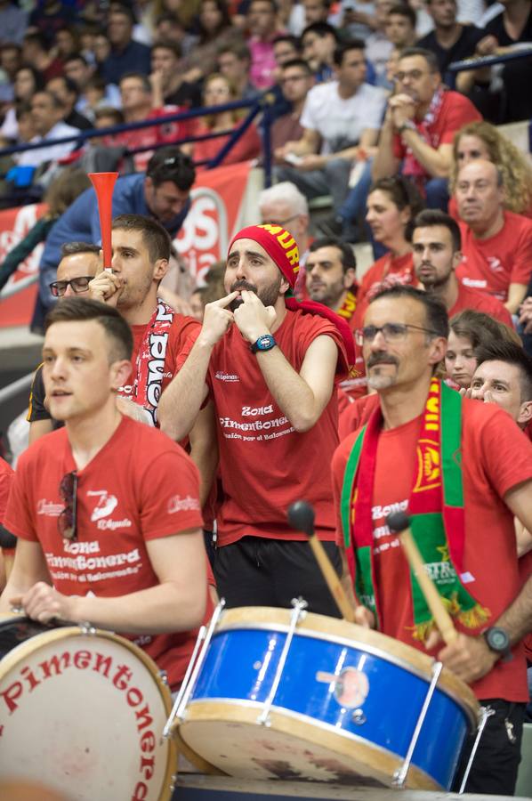 El UCAM defiende sus catorce puntos de ventaja traídos de Turquía y lo celebra con un Palacio entregado a su equipo