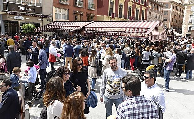 Celebración del Entierro de la Sardina en la plaza del Romea. 