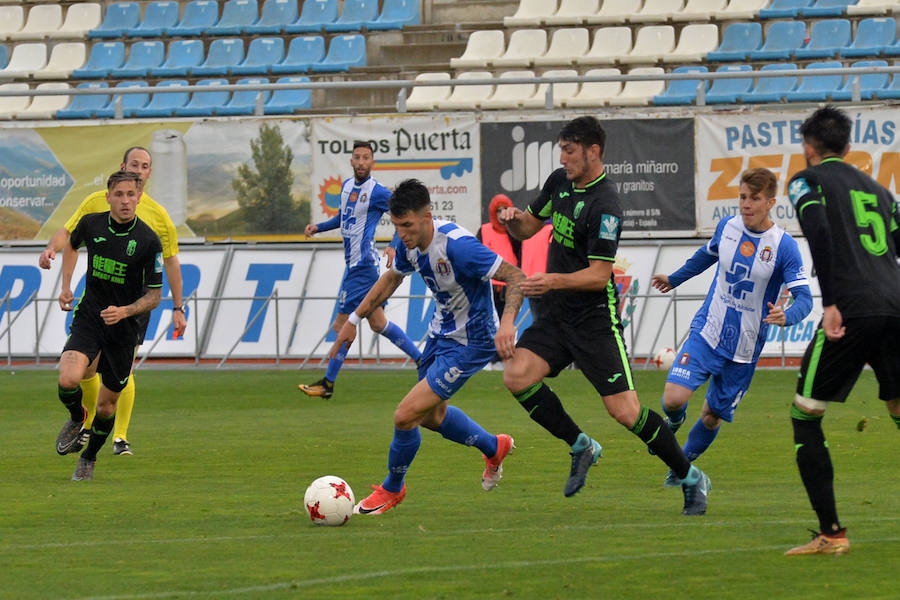 El Lorca Deportiva queda maltrecho tras caer ante el filial del Granada y agotará su último cartucho la próxima jornada contra Las Palmas Atlético