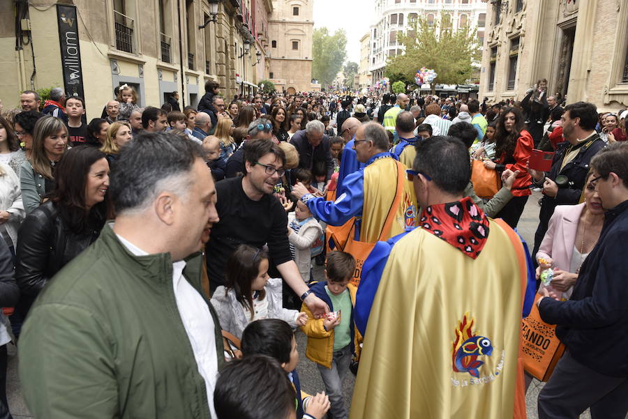 Doña Sardina se despide de los murcianos con un multitudinario pasacalles que ha concluido en la Plaza Circular