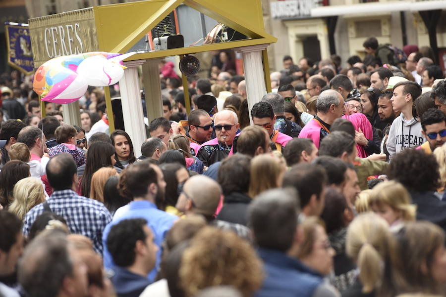Doña Sardina se despide de los murcianos con un multitudinario pasacalles que ha concluido en la Plaza Circular