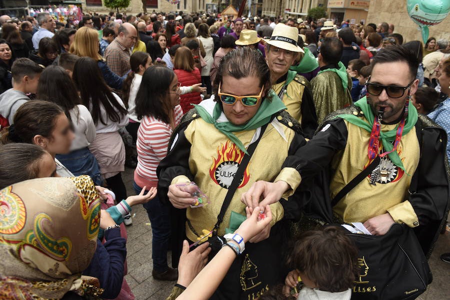 Doña Sardina se despide de los murcianos con un multitudinario pasacalles que ha concluido en la Plaza Circular