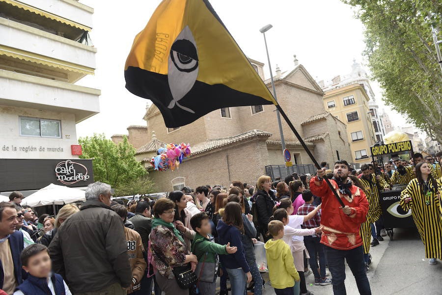 Doña Sardina se despide de los murcianos con un multitudinario pasacalles que ha concluido en la Plaza Circular