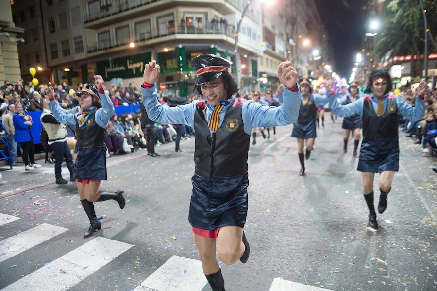 La cabalgata no deja indiferente a nadie por la diversidad y la originalidad de los espectáculos, por la alegría de los participantes y las pugnas para cazar los regalos