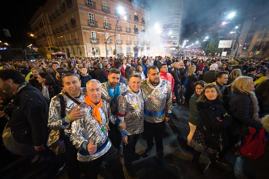 Con la quema de la Sardina y un espectáculo pirotécnico, Murcia despide sus Fiestas de Primavera.