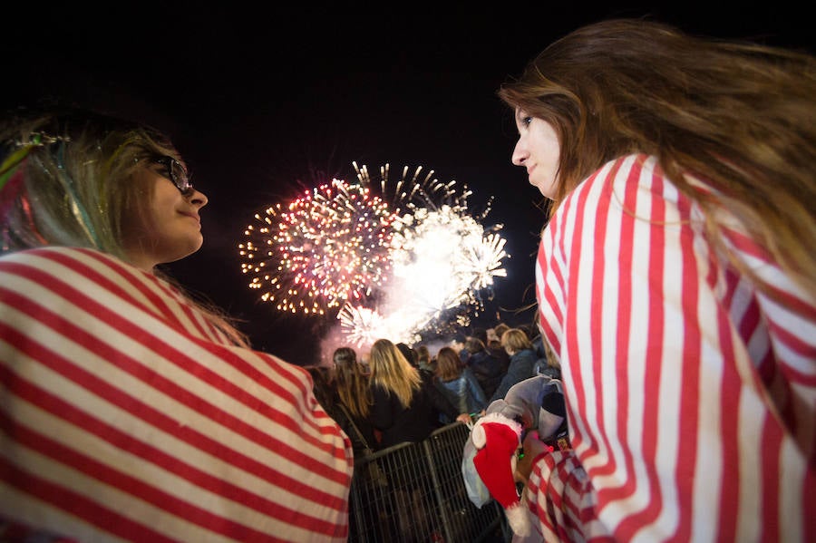 Con la quema de la Sardina y un espectáculo pirotécnico, Murcia despide sus Fiestas de Primavera.