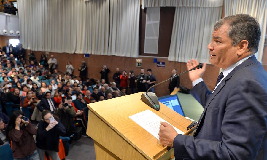 El expresidente de Ecuador pronunció la conferencia 'América Latina en disputa: retos y desafíos', en el Paraninfo del Campus de La Merced de Murcia