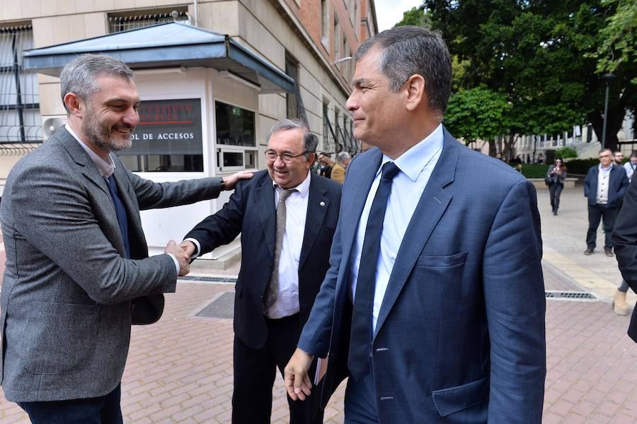 El expresidente de Ecuador pronunció la conferencia 'América Latina en disputa: retos y desafíos', en el Paraninfo del Campus de La Merced de Murcia