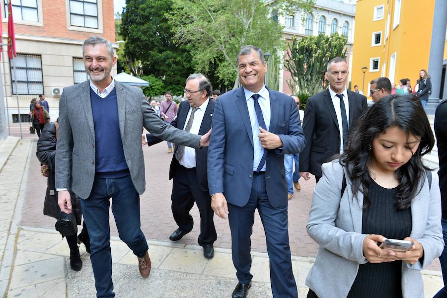 El expresidente de Ecuador pronunció la conferencia 'América Latina en disputa: retos y desafíos', en el Paraninfo del Campus de La Merced de Murcia