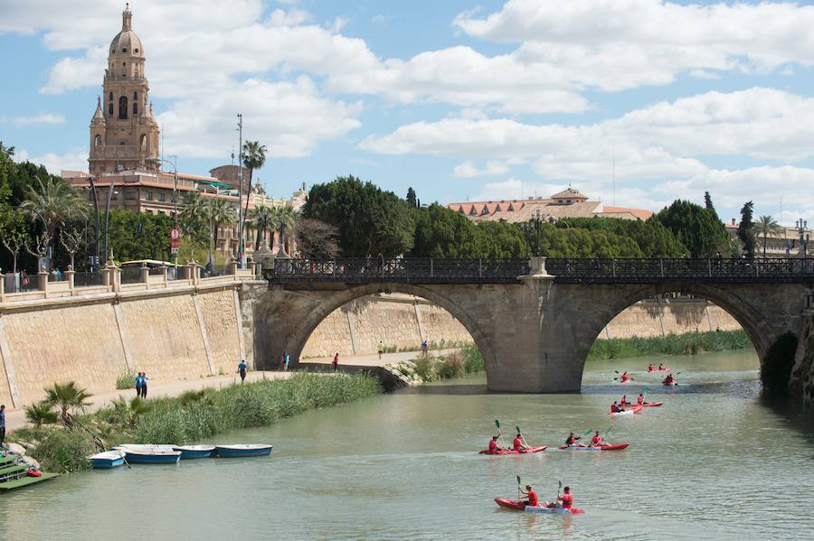 Los alumnos de la cooperativa de enseñanza Samaniego de Alcantarilla inauguran las nuevas actividades acuáticas, organizadas por 'La Verdad', el Ayuntamiento y Aguas de Murcia