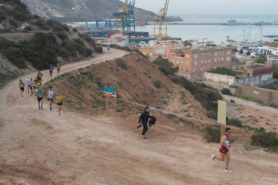 Unos 3.800 valientes parten con la primera luz del día al asalto de las baterías de costa de Cartagena