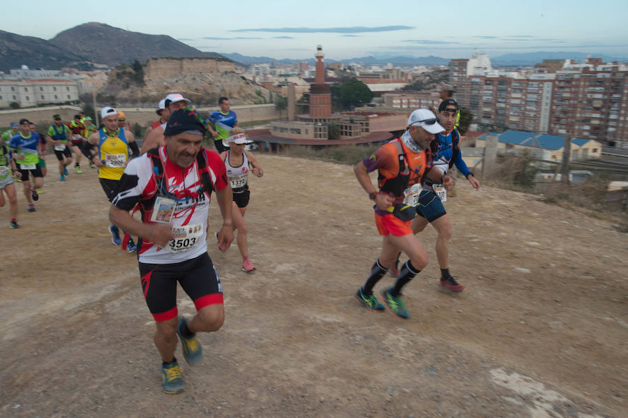 Unos 3.800 valientes parten con la primera luz del día al asalto de las baterías de costa de Cartagena