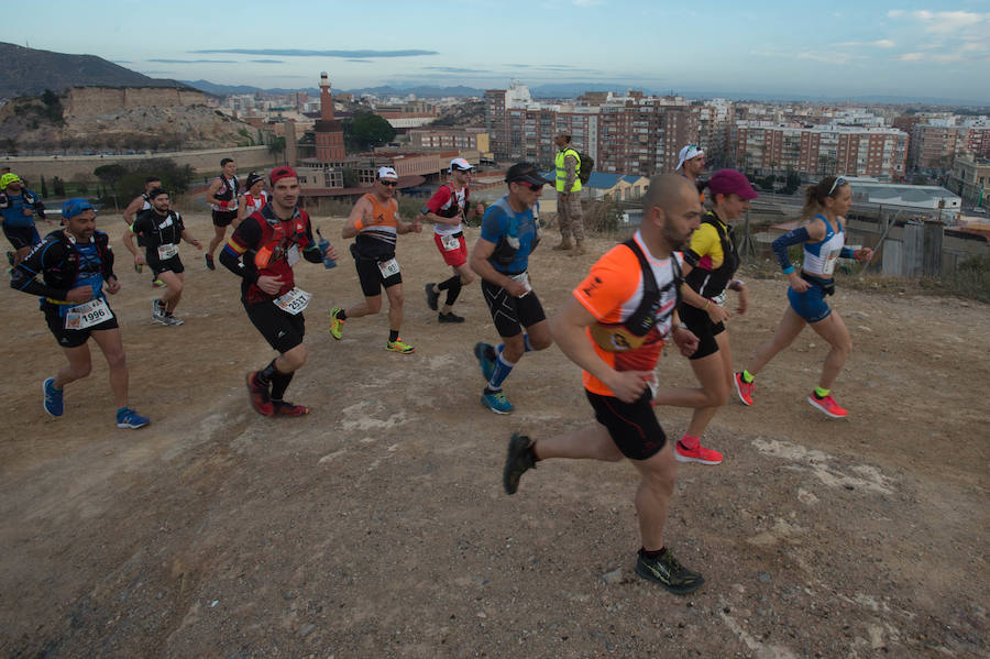 Unos 3.800 valientes parten con la primera luz del día al asalto de las baterías de costa de Cartagena