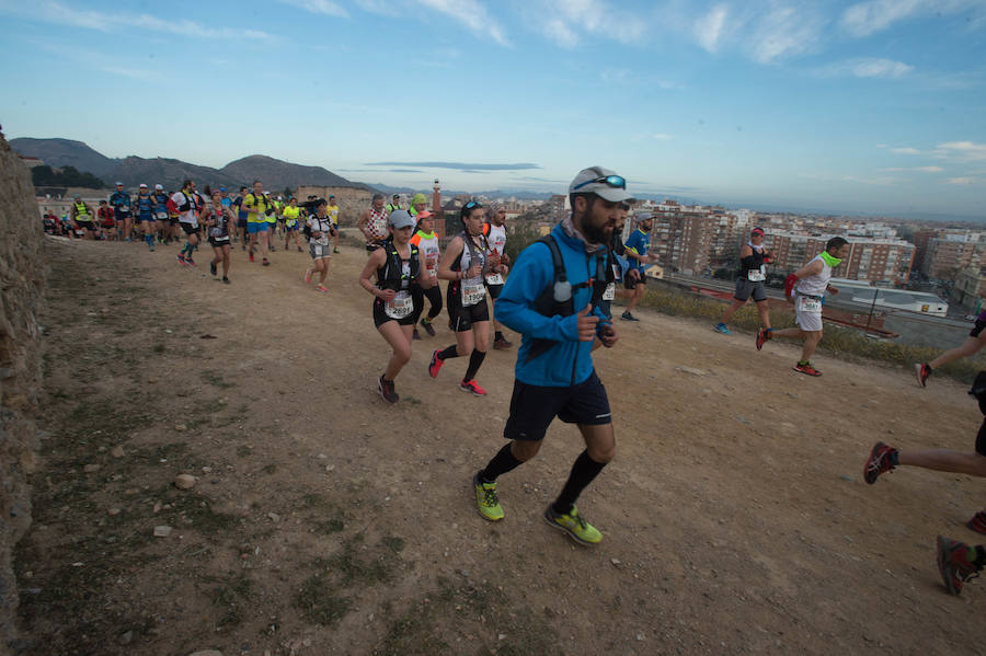 Unos 3.800 valientes parten con la primera luz del día al asalto de las baterías de costa de Cartagena