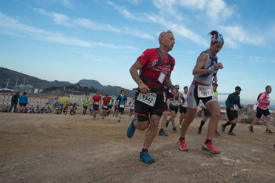 Unos 3.800 valientes parten con la primera luz del día al asalto de las baterías de costa de Cartagena