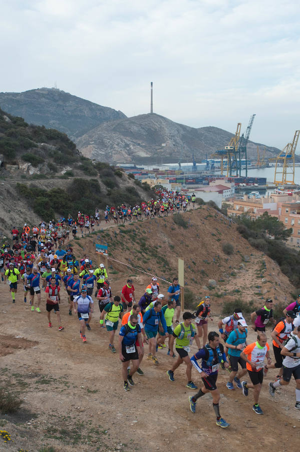 Unos 3.800 valientes parten con la primera luz del día al asalto de las baterías de costa de Cartagena