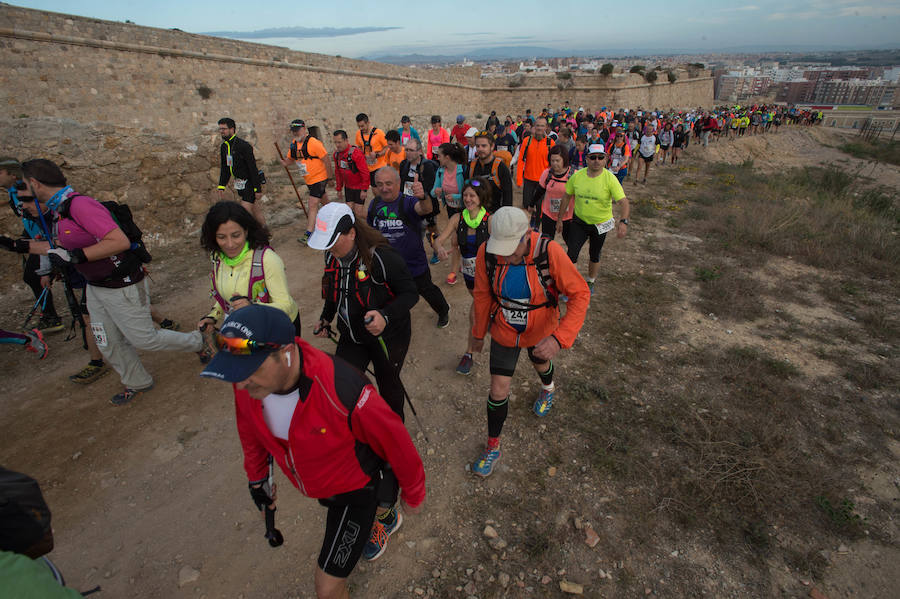 Unos 3.800 valientes parten con la primera luz del día al asalto de las baterías de costa de Cartagena
