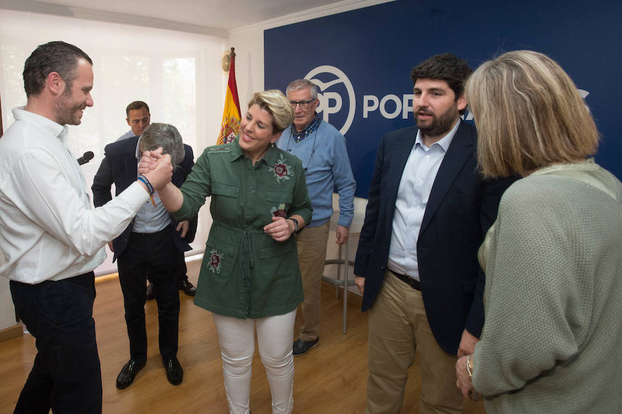 La junta directiva local del partido, reunida bajo la presidencia de López Miras, aprueba la nominación de la consejera de Transparencia