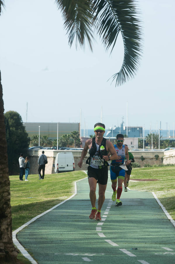 Unos 3.800 valientes parten con la primera luz del día al asalto de las baterías de costa de Cartagena
