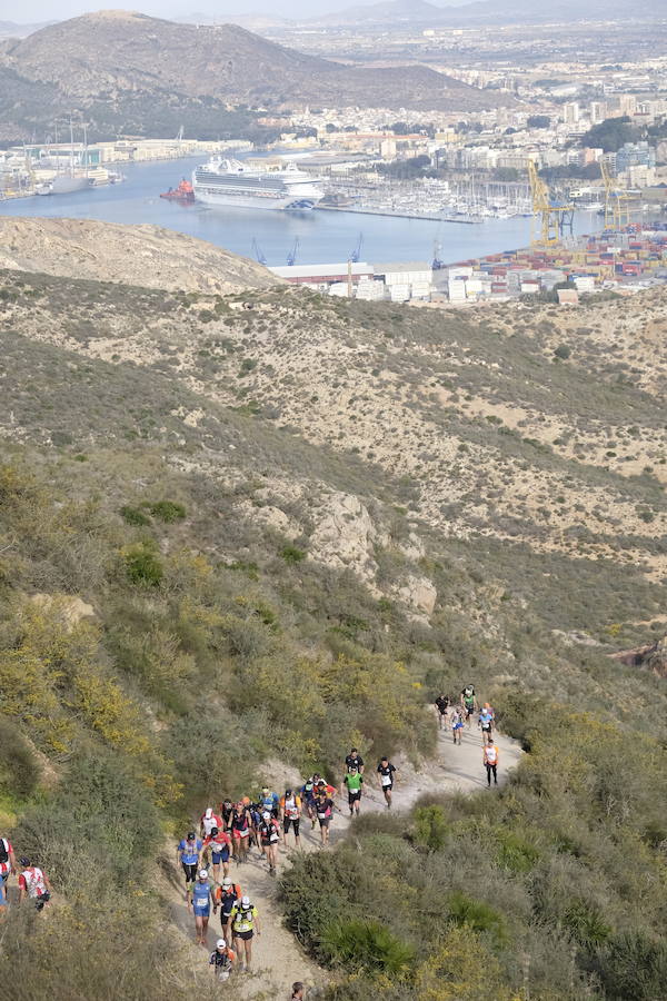 Unos 3.800 valientes parten con la primera luz del día al asalto de las baterías de costa de Cartagena
