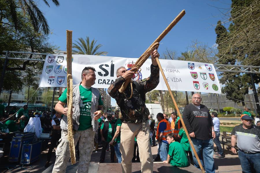 Cientos de cazadores de toda la Región secundan en Murcia la manifestación en defensa de la actividad cinegética y su contribución a la permanencia del mundo rural