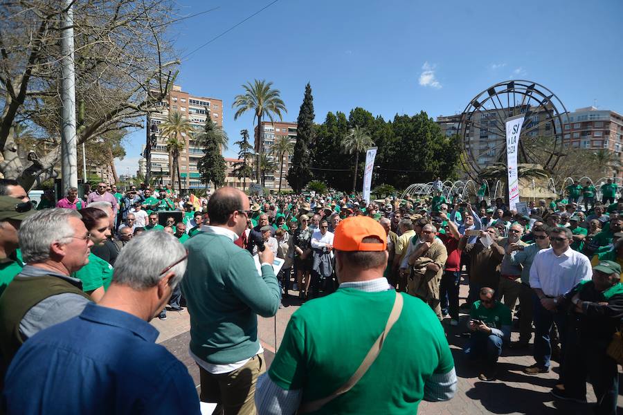 Cientos de cazadores de toda la Región secundan en Murcia la manifestación en defensa de la actividad cinegética y su contribución a la permanencia del mundo rural