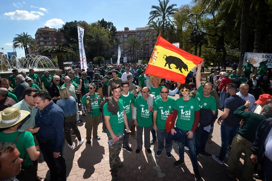 Cientos de cazadores de toda la Región secundan en Murcia la manifestación en defensa de la actividad cinegética y su contribución a la permanencia del mundo rural