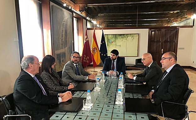 El nuevo presidente de la Cámara pone en valor las funciones públicas de estas corporaciones