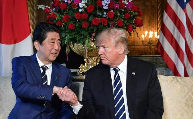 Trump se reúne este martes con el primer ministro de Japón, Shinzo Abe.