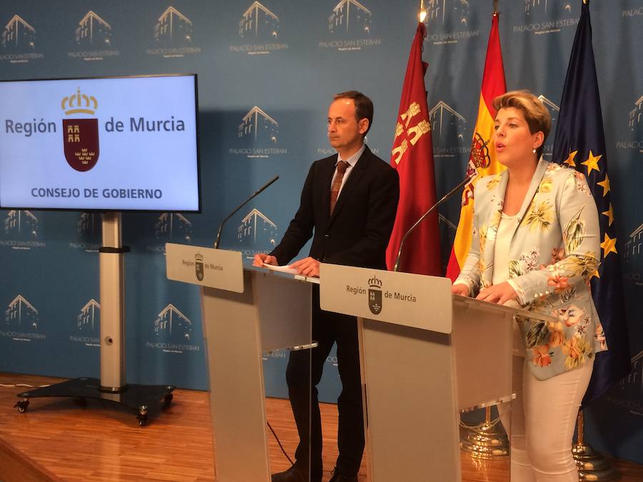 Javier Celdrán y Noelia Arroyo en la rueda de prensa tras el Consejo de Gobierno.