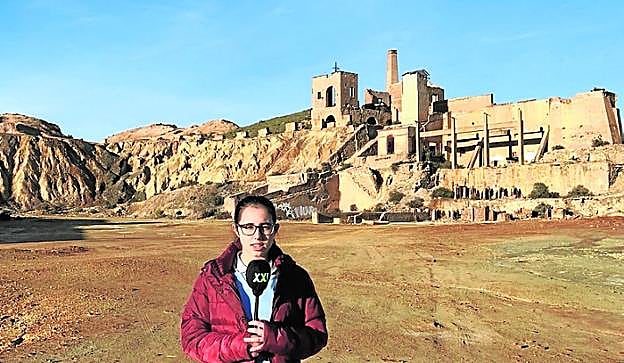 Una componente de 'Anual XXI' durante una grabación.