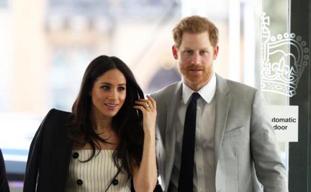 El príncipe Enrique y su futura esposa, Meghan Markle.